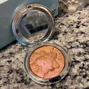 *3/$30* ❤️ MAC cosmetics extra dimension skin finish highlighter. Pre owned
